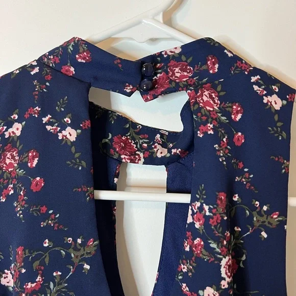 Francesca’s Floral Motif Mini Dress - Picture 4 of 7